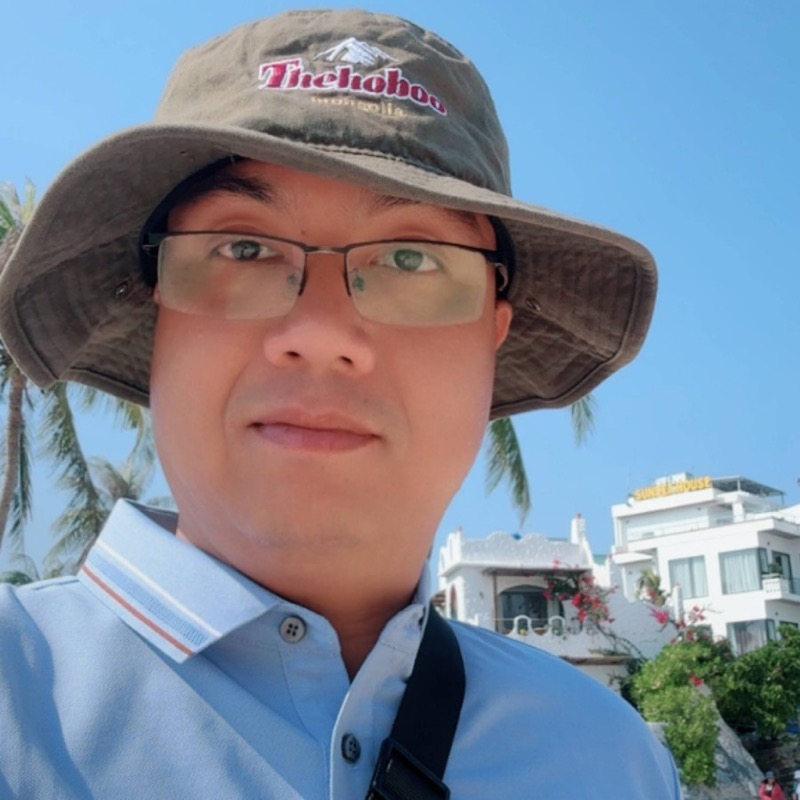 Chú Tư tại bãi biển Tuy An, Phú Yên