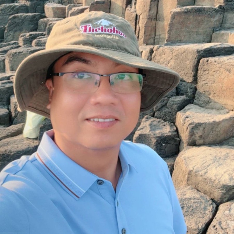 Chú Tư tại Gành Đá Đĩa, Phú Yên